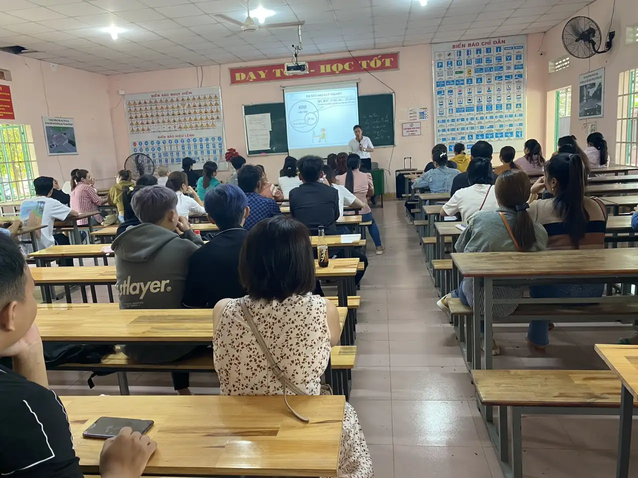 Khai giảng Học phần Luật giao thông cho Lớp Đào tạo lái xe B11K21 và B2K125 tại Trung tâm Thành Đạt Bình Phước